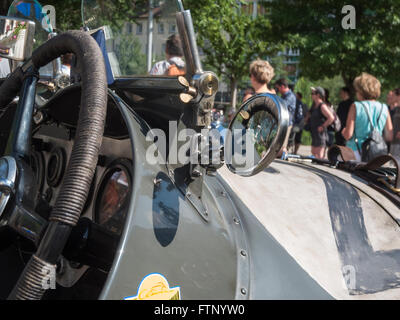 Meran, Italien - 9. Juli 2015: rechten Spiegel und Lenkrad von Bentley Speed Six in Meran in Südtirol Stockfoto