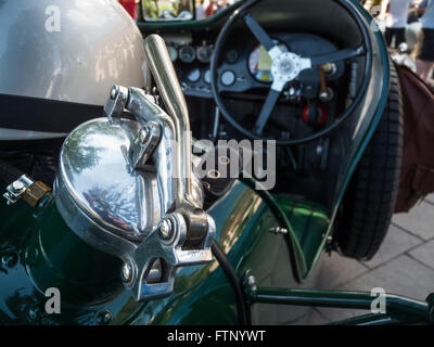 Meran, Italien - Juli 9,2015: weite abgewinkelt Blick ins Cockpit des MG-K3 während einer Zwischenlandung in Meran Stockfoto