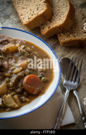 Authentische Rindsgulasch irische mit Bierbrot Stockfoto