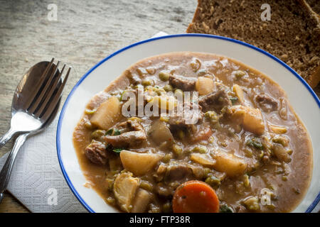 Authentische Rindsgulasch irische mit Bierbrot Stockfoto