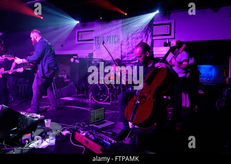 EUGENE, OR - 26. März 2016: Instrumentalen Postrock-Band führt das Patch von Sky in der HiFi-Music-Hall in Eugene, Oregin, USA Stockfoto