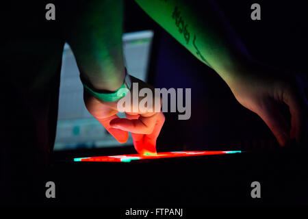 EUGENE, OR - 26. März 2016: Instrumentalen Postrock-Band führt das Patch von Sky in der HiFi-Music-Hall in Eugene, Oregin, USA Stockfoto