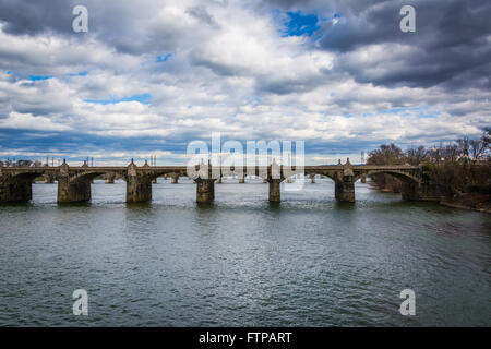 Die Market Street Bridge über den Susquehanna River in Harrisburg, Pennsylvania. Stockfoto