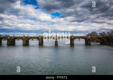 Die Market Street Bridge über den Susquehanna River in Harrisburg, Pennsylvania. Stockfoto