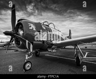 Redding, Kalifornien, USA - 28. September 2014: A WWII Ära North American t-28 geparkt auf der Redding Air Show. Stockfoto