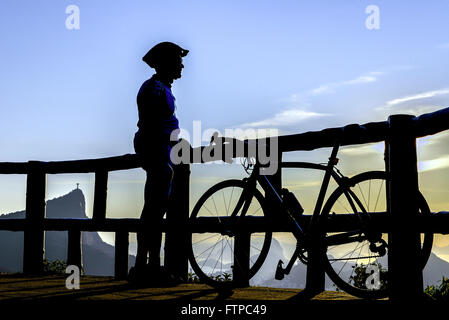 Ciclista Na Vista Chinesa keine Alto da Boa Vista - Parque Nacional da Floresta da Tijuca Stockfoto