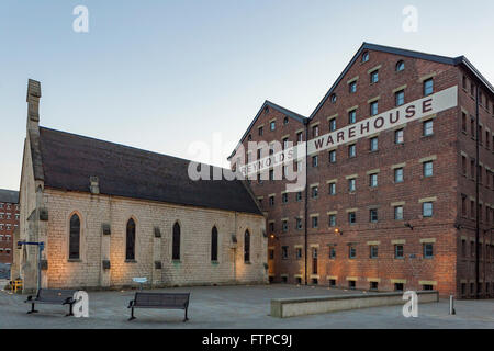 Die Mariners Kirche und Lager in Gloucester Docks, Gloucestershire, England, UK Stockfoto