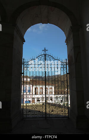 Ansicht der Häuser von der Kirche der Madonna des Rosenkranzes in Ouro Preto - MG Stockfoto