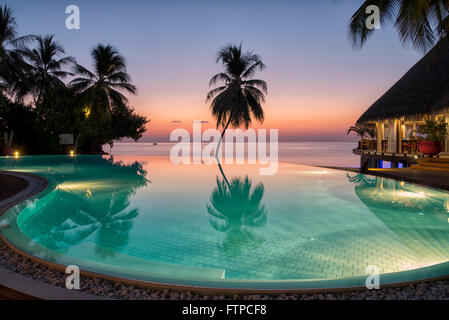 Sonnenuntergang am Sun Aqua Vilu Reef Resort, Malediven Stockfoto