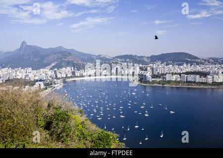 Ansicht der Botafogo-Bucht mit dem Corcovado-Berg im Hintergrund aus dem Morro da Urca Stockfoto