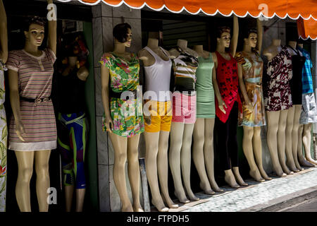 Geschäft für Damenbekleidung in Nova Brasilia slum Stockfoto