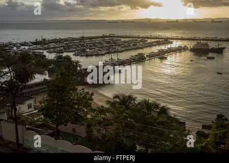 Boote in der Bucht der Allerheiligen - Blick von den Lacerda-Aufzug Stockfoto