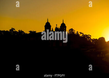 Bei Sonnenuntergang mit Türmen der Kirche von Santo Antonio in der Altstadt im Hintergrund Stockfoto