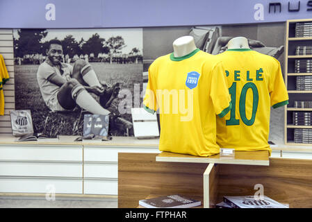 Shop mit Produkten zu Ehren des Fußballspielers Pele - innere Haut Museum Stockfoto