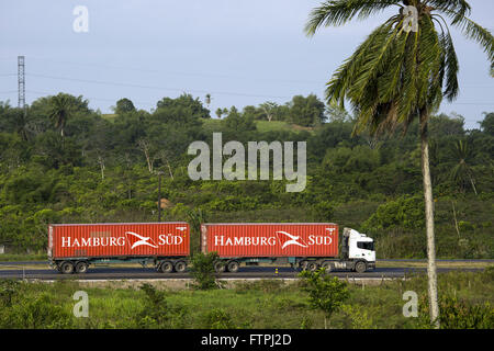 LKW-Ladung auf der Autobahn unterwegs Stockfoto