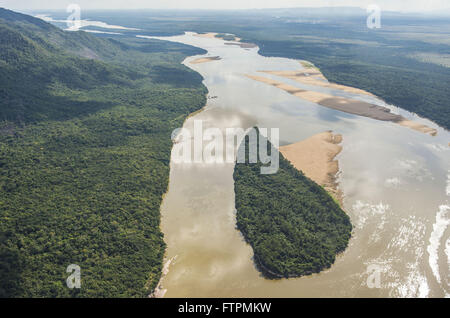 Luftaufnahme des Amazonas-Regenwaldes mit White River in der Region Serra Grande Stockfoto