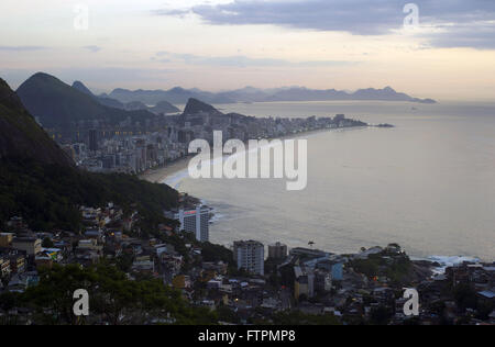 Vista de Cima da Praia de Ipanema e Leblon Ao amanhecer Stockfoto