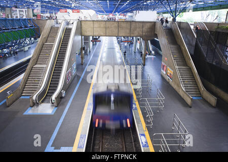 Rote Metro - Palmeiras-Barra Funda Bahnhof Linie 3 Plattform Stockfoto