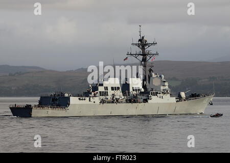 USS Jason Dunham (DDG-109), ein Zerstörer der Arleigh-Burke-Klasse der US Navy, für Übung Joint Warrior 14-2 ankommen. Stockfoto