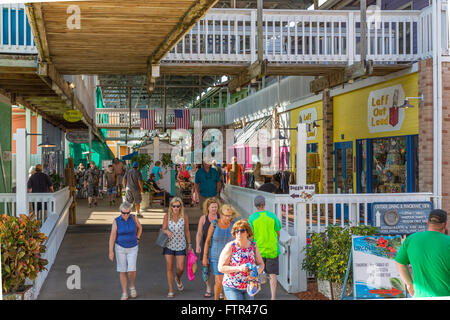 Fischerdorf bietet Waterfront-Restaurants, Boutiquen, ein Resort & Marina am Charlotte Harbor in Punta Gorda, Florida Stockfoto