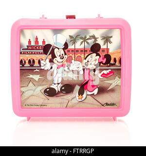 Winneconne, Wisconsin - 29. März 2016: Kunststoff Lunch-Box aus dem Jahr 1980 ist featuring Mickey und Minnie Mouse von Disney Stockfoto