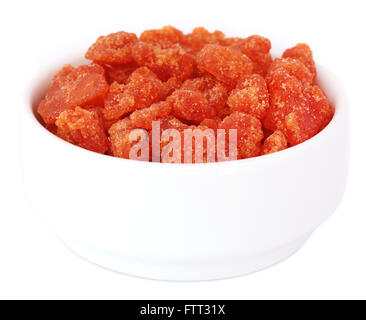 Klumpen Zucker in einer Schüssel über weißem Hintergrund Stockfoto