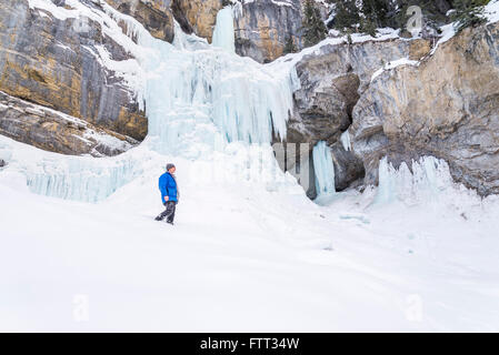 Im Winter gefroren, Panther fällt, Banff National Park, Alberta, Kanada Stockfoto