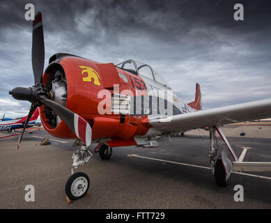 Redding, Kalifornien, USA - 28. September 2014: A WWII Ära North American t-28 geparkt auf der Redding Air Show. Stockfoto