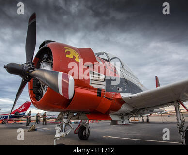 Redding, Kalifornien, USA - 28. September 2014: A WWII Ära North American t-28 geparkt auf der Redding Air Show. Stockfoto