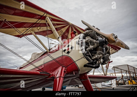 Redding, Kalifornien, USA - 28. September 2014: ein Hochleistungs-Stunt-Doppeldecker und den Motor auf der Redding Air Show. Stockfoto