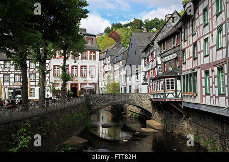 Mitten in Monschau, Deutschland Stockfoto