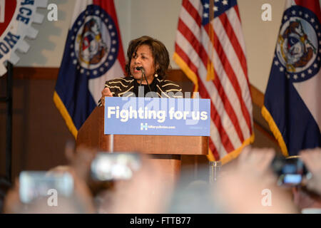 Bridgeton, MO, USA – 8. März 2016: St. Louis Comptroller Darlene Green spricht Fans von Hillary Clinton. Stockfoto