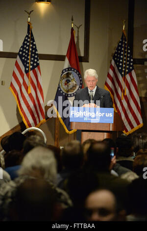 Bridgeton, MO, USA – 8. März 2016: Der ehemalige Präsident Bill Clinton spricht an die Fans von Hillary Clinton. Stockfoto