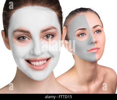 Junge Frau mit Gesichtsmaske Lehm Stockfoto