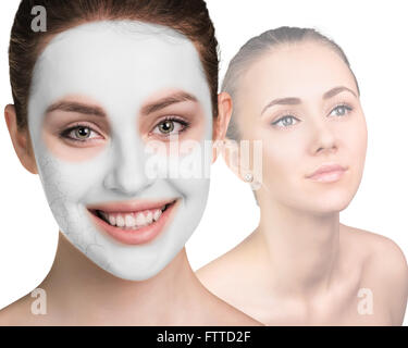 Junge Frau mit Gesichtsmaske Lehm Stockfoto