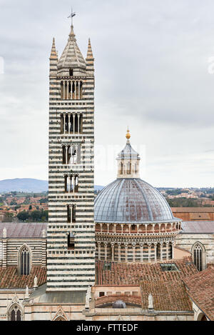 Dom von Siena, einer mittelalterlichen Kirche im romanischen und italienischen gotischen Stil, zwischen 1215 und 1263 gebaut. Es ist berühmt für die Stockfoto