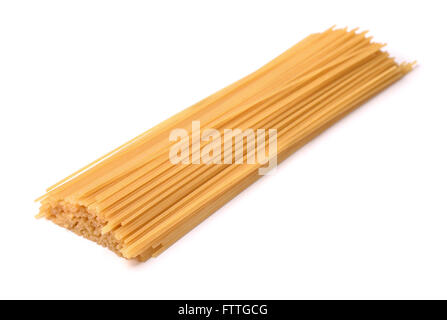 Rohe italienische Pasta, isoliert auf weiss Stockfoto