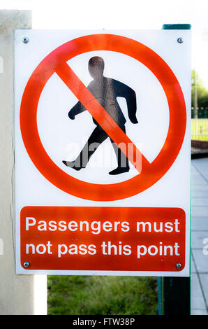 Melden Sie auf Bure Valley Railway Station Passagier Bewegungsfreiheit einzuschränken Stockfoto