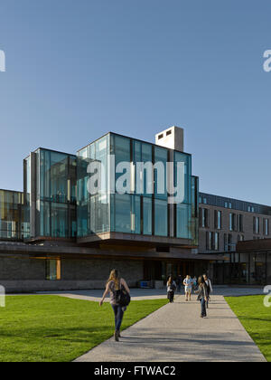 Ansatz zum Aufbau Eingang, schrägen Vorderansicht. Ivey Business School, London, Großbritannien. Architekt: Hariri Pontarini A Stockfoto