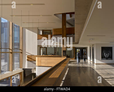 Zwischengeschoss. Ivey Business School, London, Großbritannien. Architekt: Hariri Pontarini Architects, 2013. Stockfoto