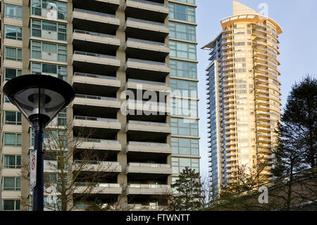 Modernes Apartment-Türme in Burnaby, British Columbia (Greater Vancouver). Eigentumswohnung-Gebäude mit vielen Geschichten oder Fußböden. Stockfoto