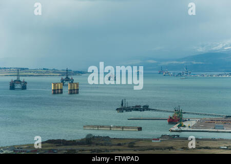 Blick auf Bohrinseln Cromarty Firth von nigg Stockfoto