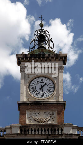 Der städtische Uhrturm auf der Piazza del Popolo, Ravenna, Italien Stockfoto