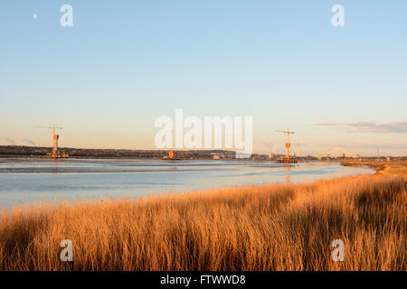 Mersey Gateway-Projekt. Bau einer neuen Brücke über den Fluss Mersey stromaufwärts von der Silver Jubilee Runcorn Widnes Brücke Stockfoto