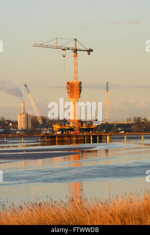 Mersey Gateway-Projekt. Bau einer neuen Brücke über den Fluss Mersey stromaufwärts von der Silver Jubilee Runcorn Widnes Brücke Stockfoto