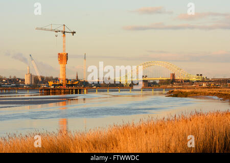 Mersey Gateway-Projekt. Bau einer neuen Brücke über den Fluss Mersey stromaufwärts von der Silver Jubilee Runcorn Widnes Brücke Stockfoto