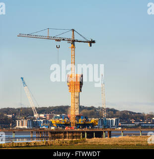 Mersey Gateway-Projekt. Bau einer neuen Brücke über den Fluss Mersey stromaufwärts von der Silver Jubilee Runcorn Widnes Brücke Stockfoto