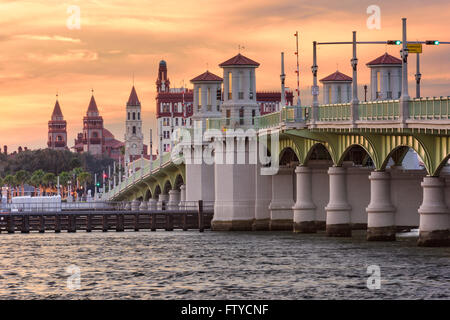 Skyline von St. Augustine, Florida, USA bei Bridge of Lions. Stockfoto