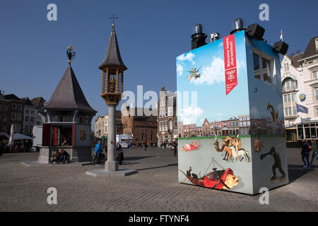 Details von Bildern des Malers Heironymus Bosch auf dem Marktplatz in's-Hertogenbosch in den Niederlanden. Stockfoto