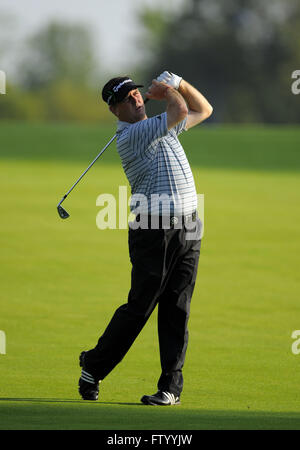 Chaska, MN, Vereinigte Staaten von Amerika. 13. August 2009. Craig Thomas trifft ein Annäherungsschlag auf das dritte Loch in der ersten Runde der 2009 PGA Championship im Hazeltine National Golf Club auf 13. August 2009 in Chaska, MN. ZUMA Press/Scott A. Miller © Scott A. Miller/ZUMA Draht/Alamy Live-Nachrichten Stockfoto